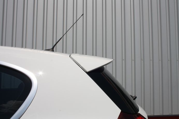 Becquet aileron spoiler de toit noir verni pour BMW série 1 E81 E87