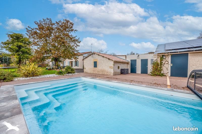 Maison 8 pièces 190 m² · à Genouillé · 190 m² · 297 500 €