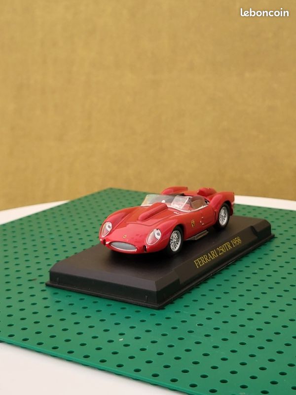✨️🇮🇹 Miniature FERRARI 250 TR - 1958 au 1/43 - Fabrication Ixo Models - Boîte vitrine - Très bon état ✨️✨️ (image 3)