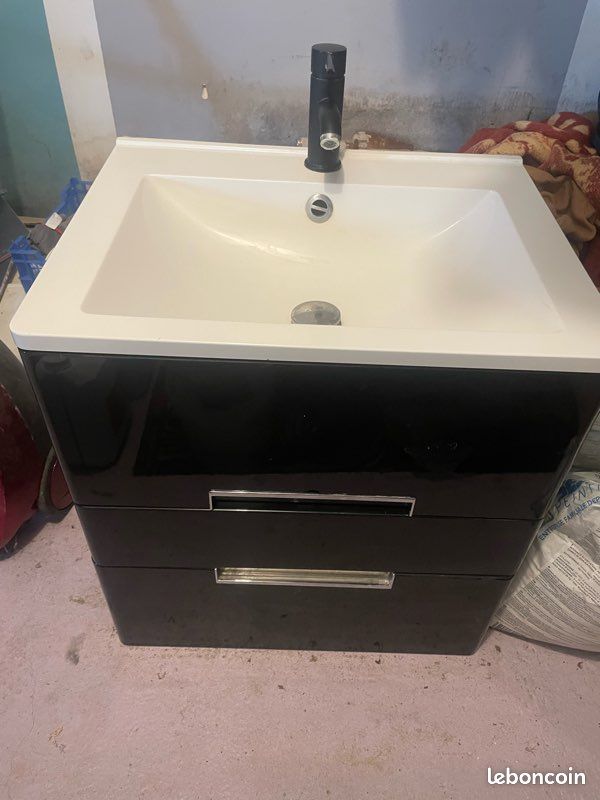 Lavabo suspendu (image 1)