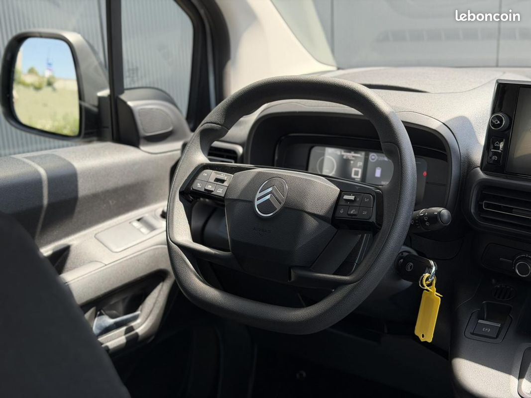 CITROEN BERLINGO ë-136 54kWh PLUS Automatique 5 Places (image 7)