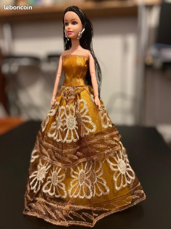 Robe de Bal Princesse Dorée Dentelle Pour Poupée Barbie Neuve