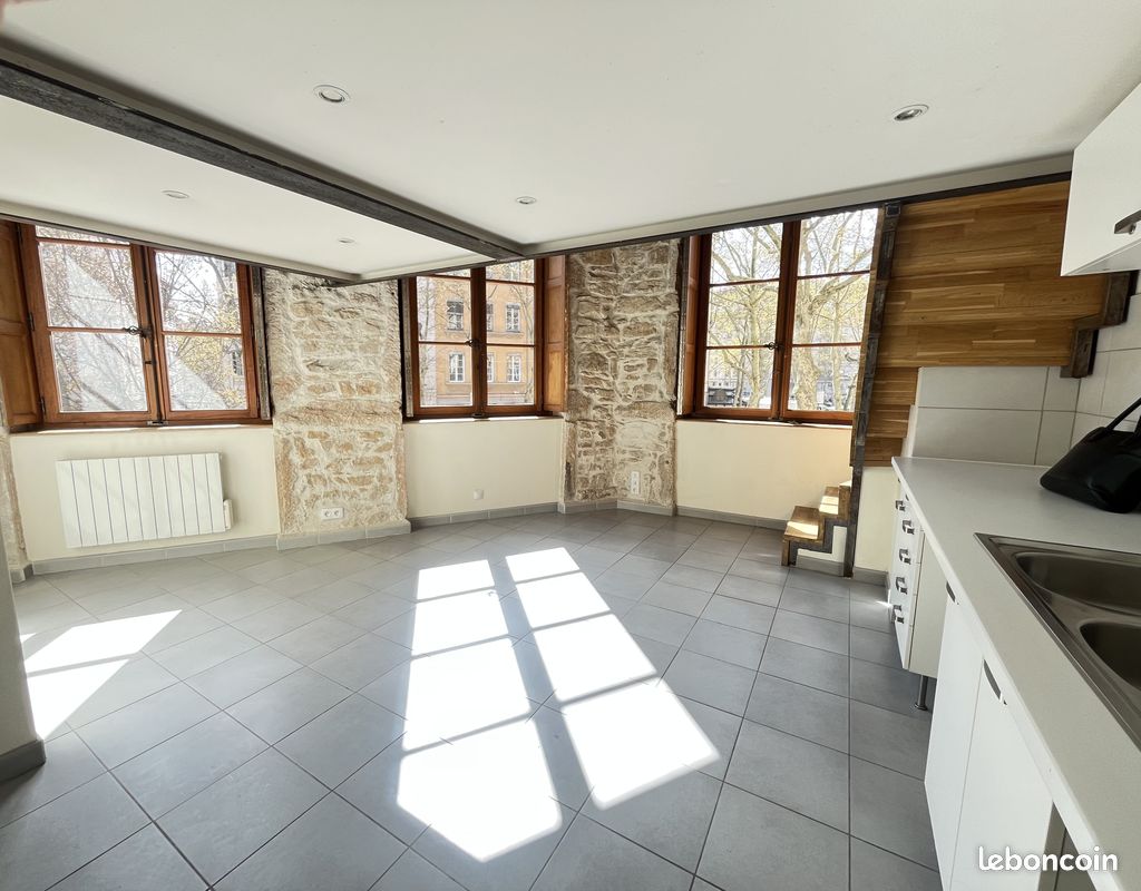 Appartement 3 pièces 74 m² · à Lyon · 74,1 m² · 1 200 €