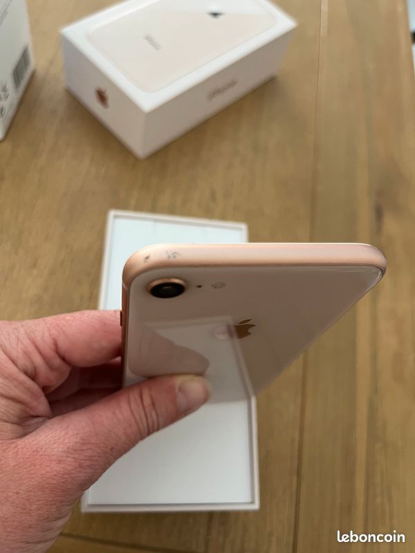 IPhone 8 64g (image 4)