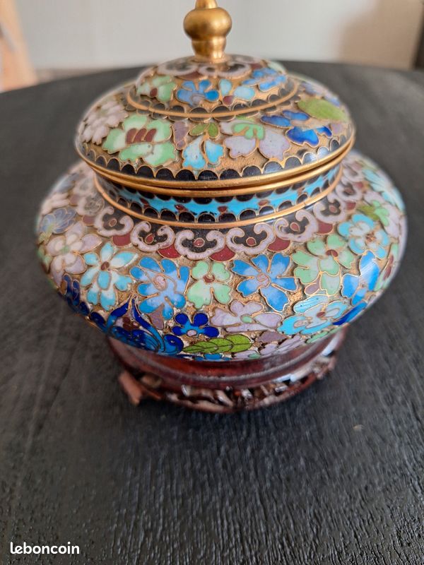 Boîte / Pot en émail cloisonné chinois avec socle (image 1)