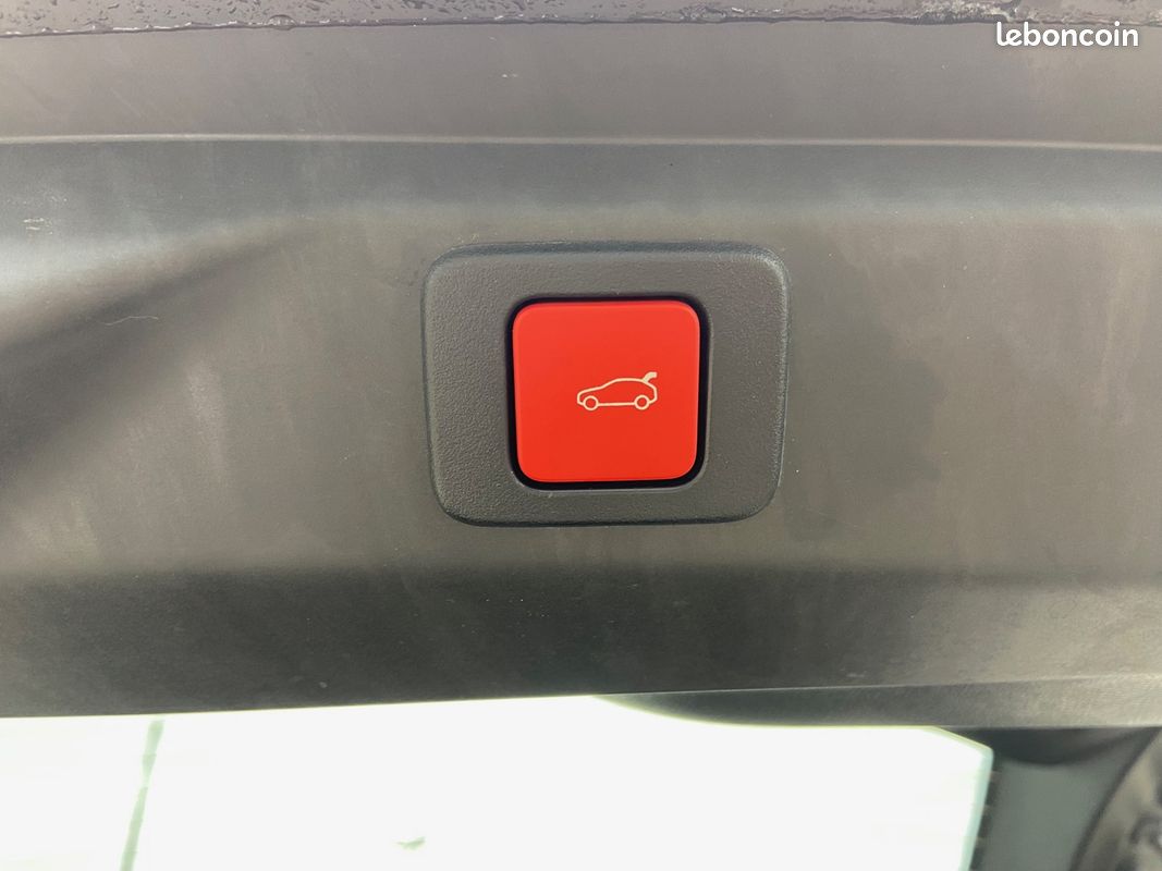 Peugeot 3008 1.2 HYBRID 145CH GT E-DCS6 (image 17)