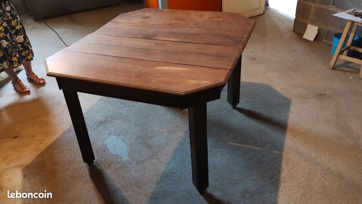 Table en bois massif (image 1)