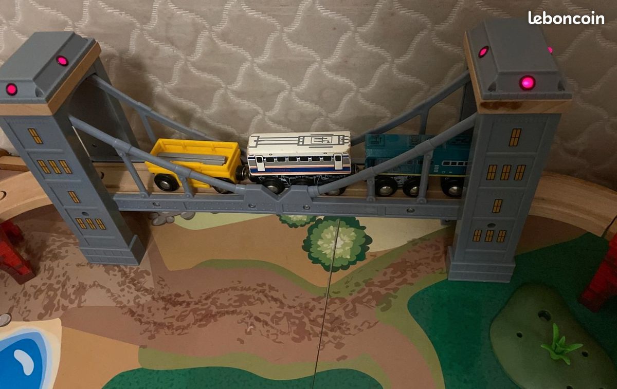 Table en bois circuit train (image 6)
