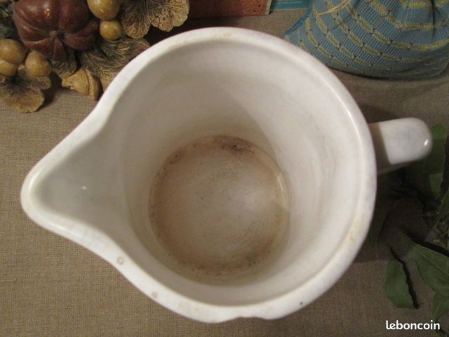 ANCIEN PICHET en FAIENCE ? BLANCHE (image 5)