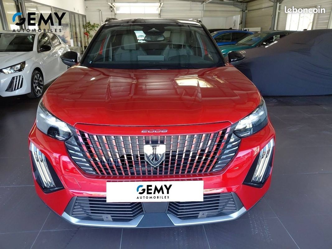 PEUGEOT 2008 Hybrid 145 e-DCS6 GT (image 20)