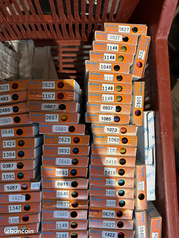 Lot de 100 boîtes (x10 bobines ) fils polyester (image 1)