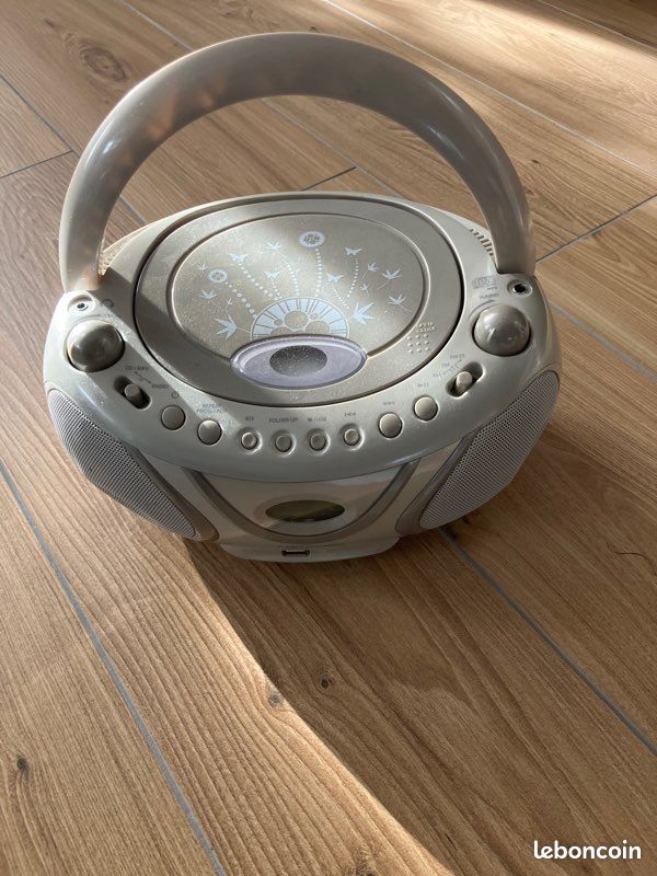 CD radio pour pièces de rechange (image 1)