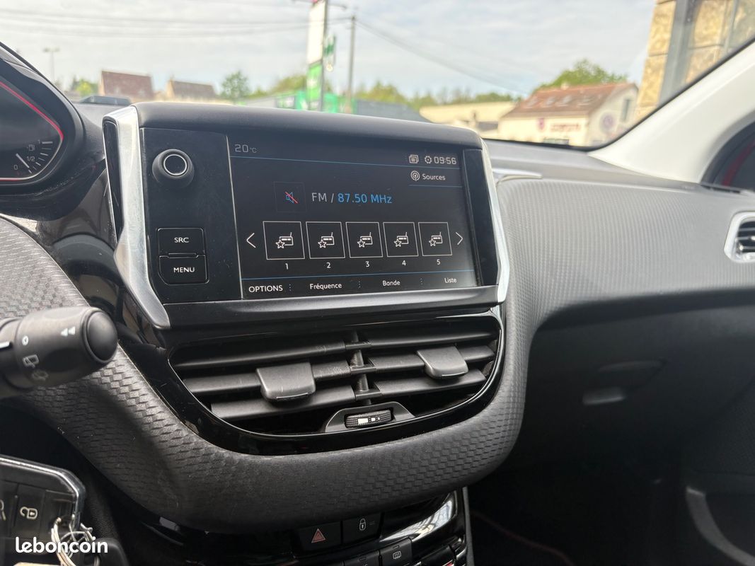 Peugeot 2008 1.6 bluehdi GT-line phase 2 (image 21)