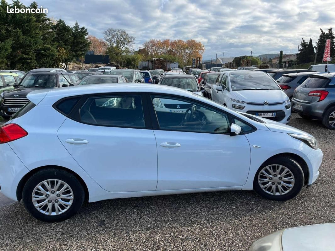 Kia Cee'd CEE-D 2 1.4 CRDI - 16V TURBO (image 24)