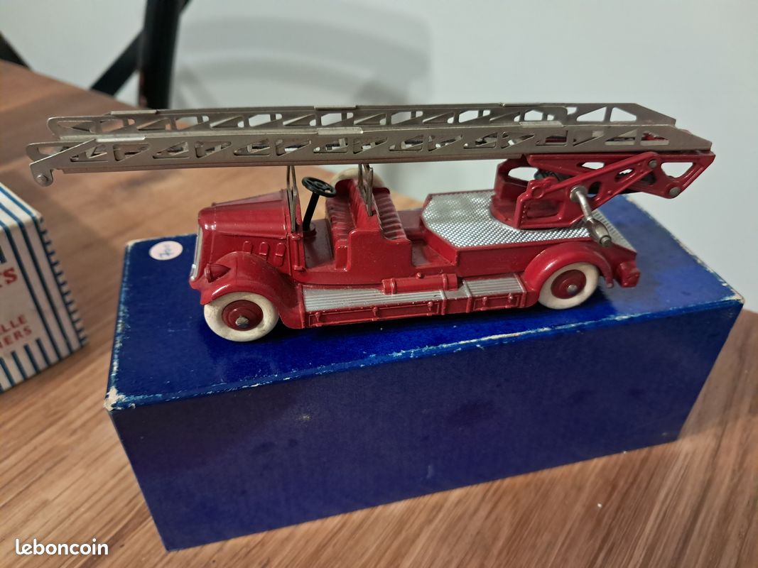 dinky toys POMPIER DELAHAYE 32D