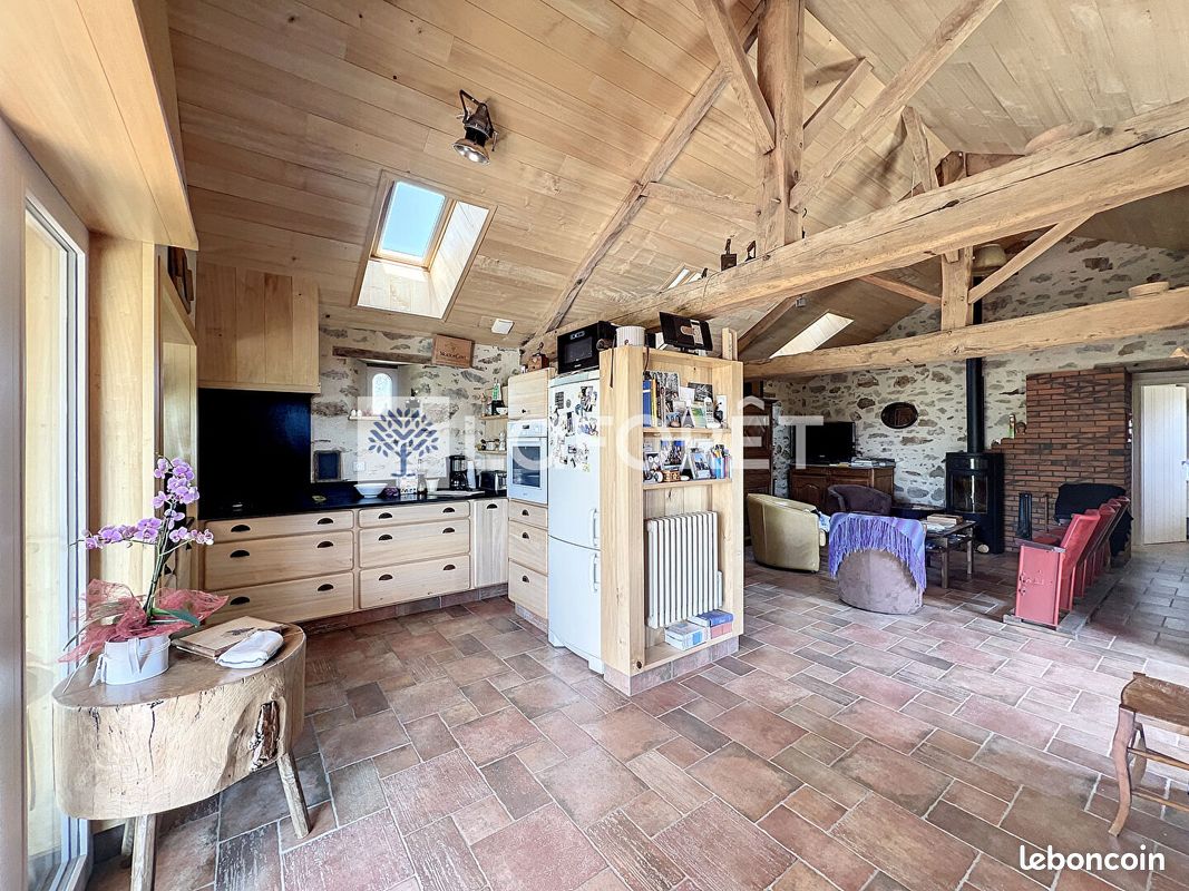 Propriété 4 pièces 175 m² - Parthenay 79200 (image principale 7)