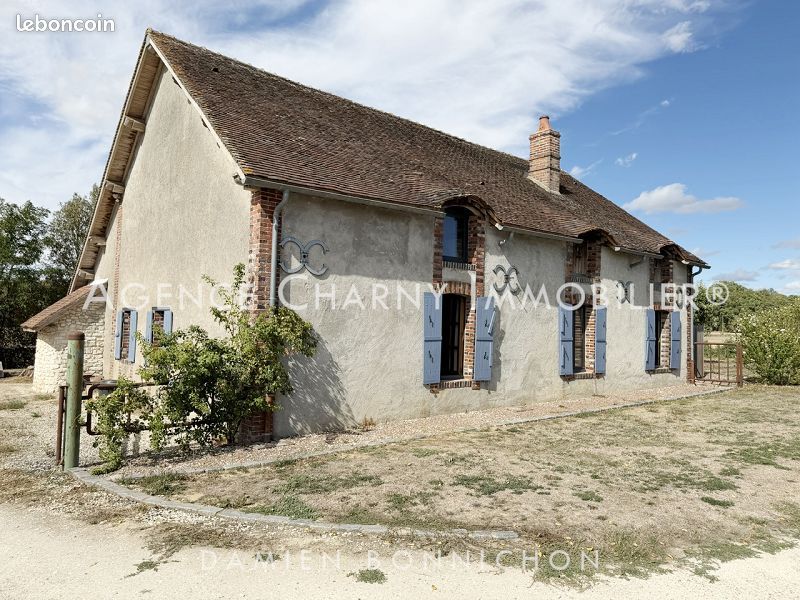 Maison 5 pièces 136 m² · à Charny Orée de Puisaye · 136 m² · 169 000 €