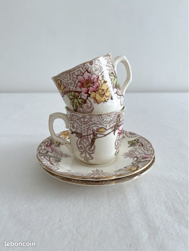 Tasses anciennes K&G Lunéville vers 1880. Faïence polychrome. old French cup. antique France. Tasses françaises