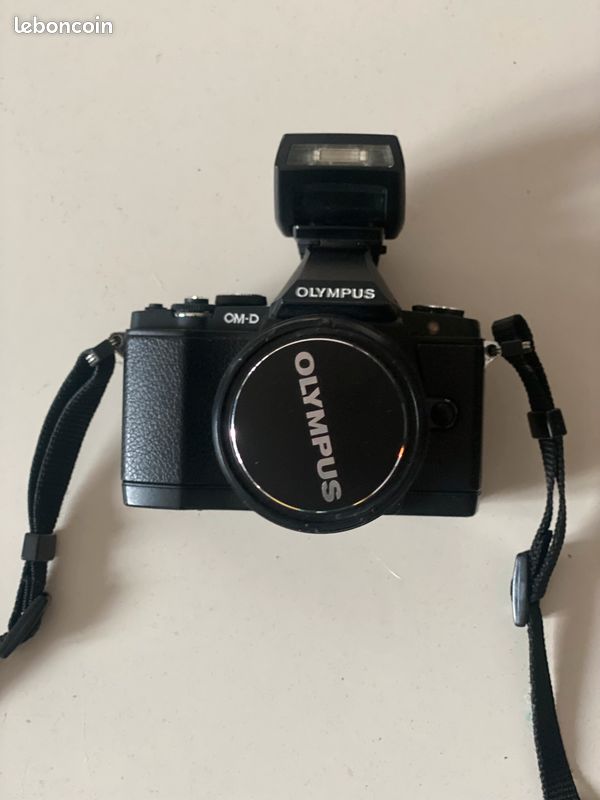 Appareil photo Olympus OM-D avec objectif 12-50 mm (image 1)
