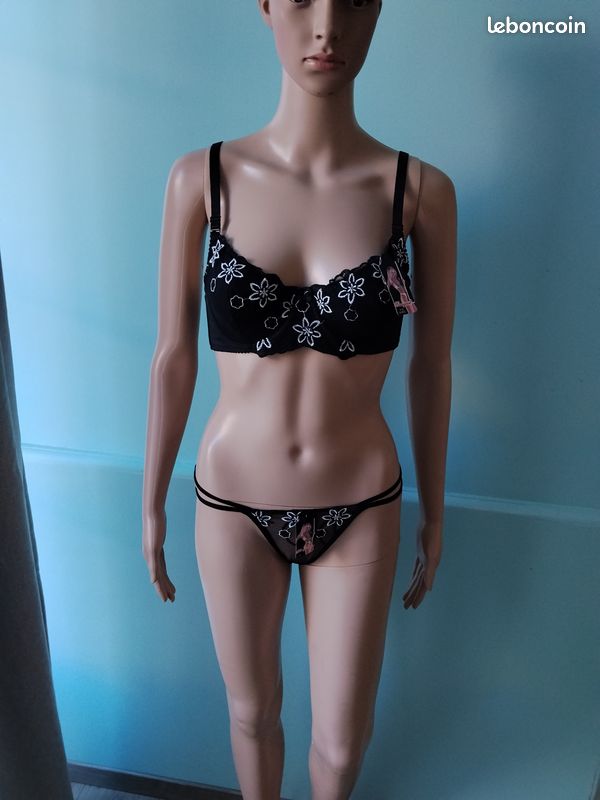 Soutien-gorge 36B Bleu Marine - Ensemble Neuf Sans étiquettes - Taille 10