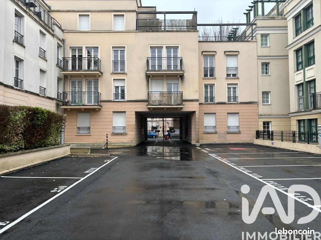 Parking/box Serris · 13 000 €