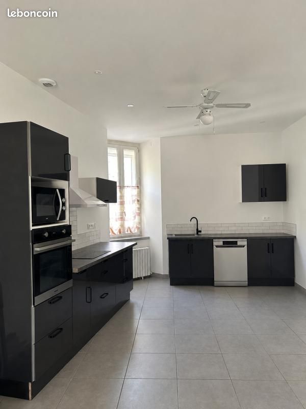 Appartement 3 pièces 93 m² · à Montréal · 93 m² · 640 €/mois