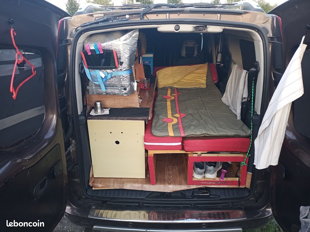 Mini Van (image 1)