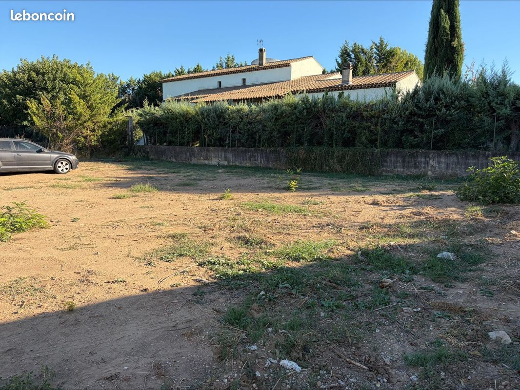 Terrain à bâtir de 224 m² à TRETS (13) · 159 000 €
