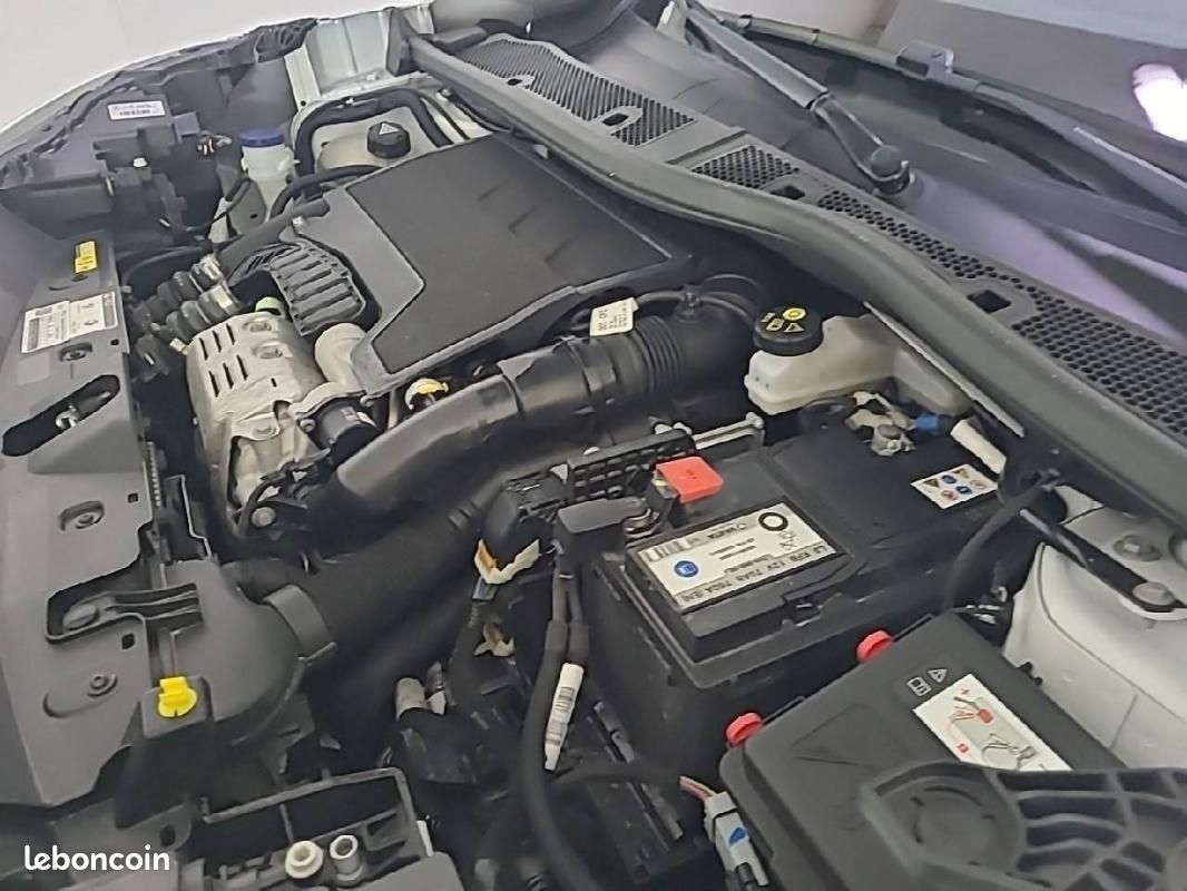 Peugeot 2008 PureTech 130 S&S EAT8 - Style (image 15)