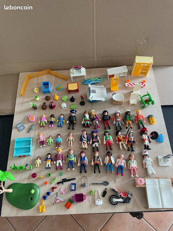 Lot De Playmobil : Maison Avec Personnages Et Accessoires – Idéal Pour Commencer