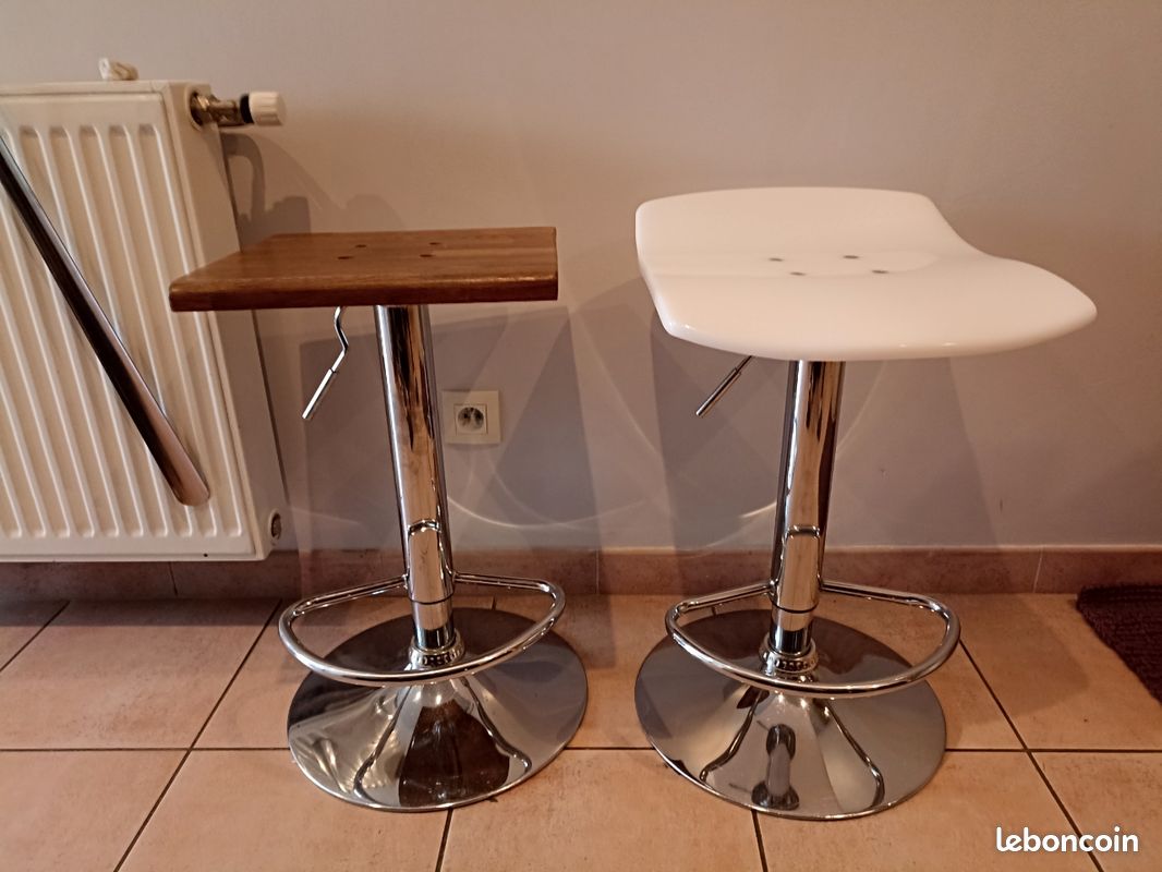 3 Tabourets de bar blanc + 2 tabourets en bois (image 1)