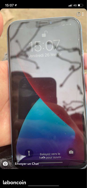 IPhone XR bleu 64 go (image 2)