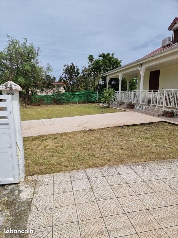 Maison 7 pièces 250 m² · à Capesterre-de-Marie-Galante · 250 m² · 1 500 €