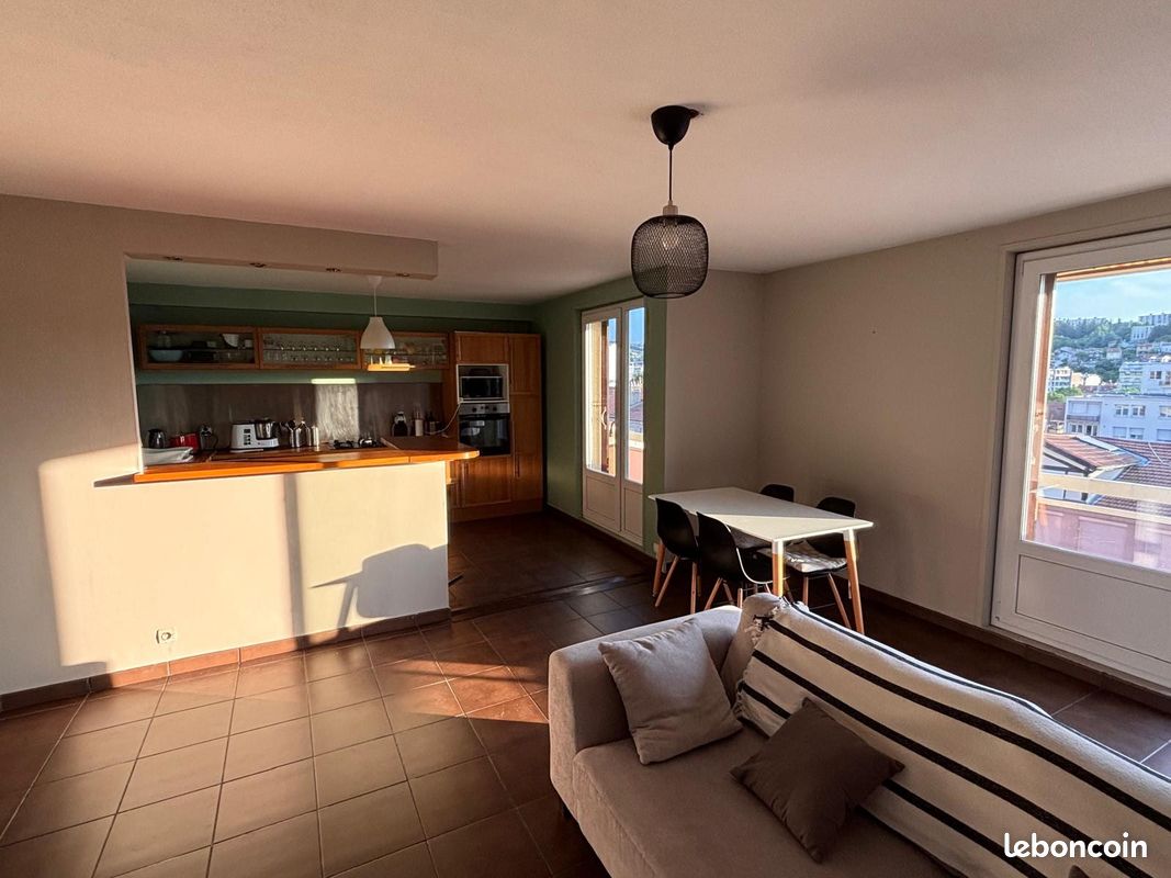 Appartement 3 pièces 75 m² · à Saint-Étienne · 74,9 m² · 780 €