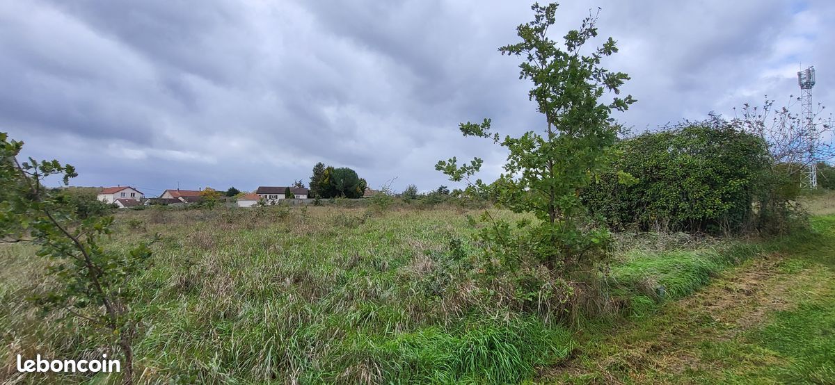 Terrain 13820m2 Chemin du Pontillon Châtellerault · 19 900 €