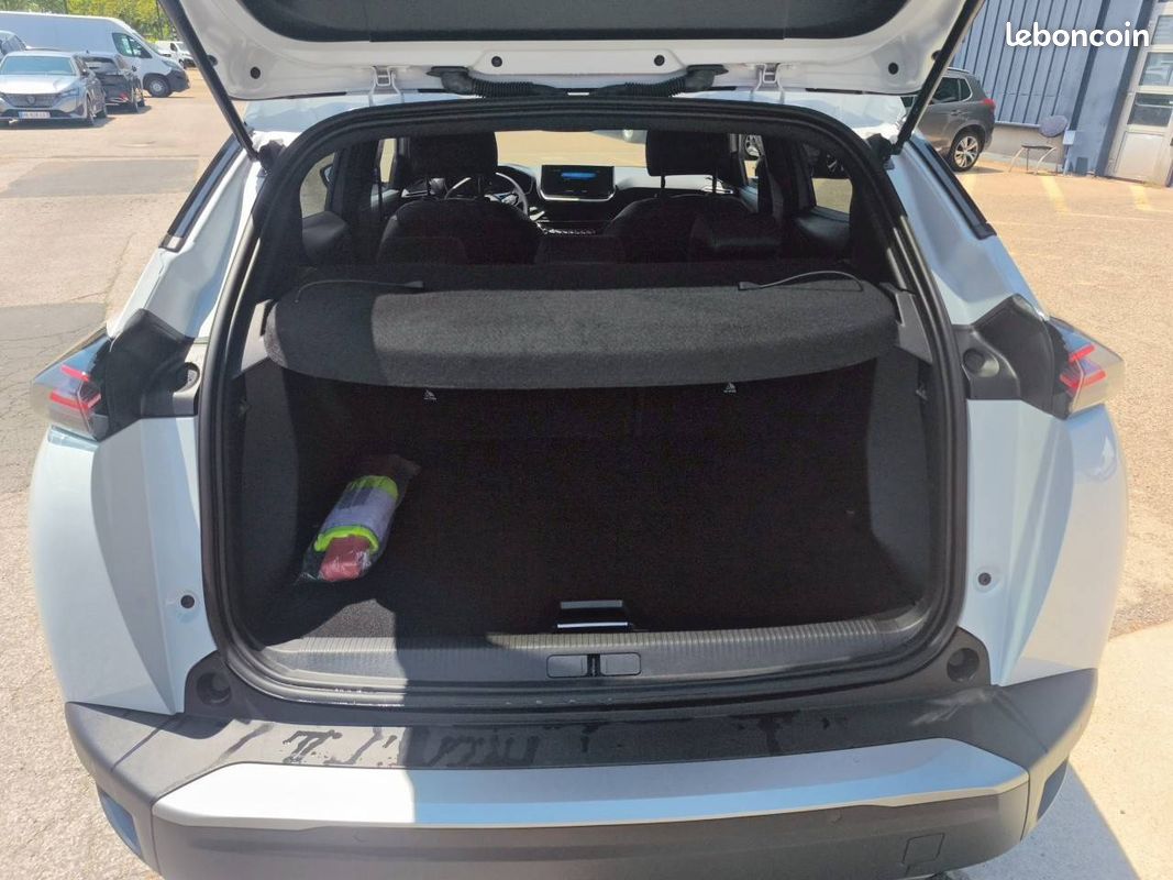 PEUGEOT 2008 Hybrid 145 e-DCS6 Allure (image 6)