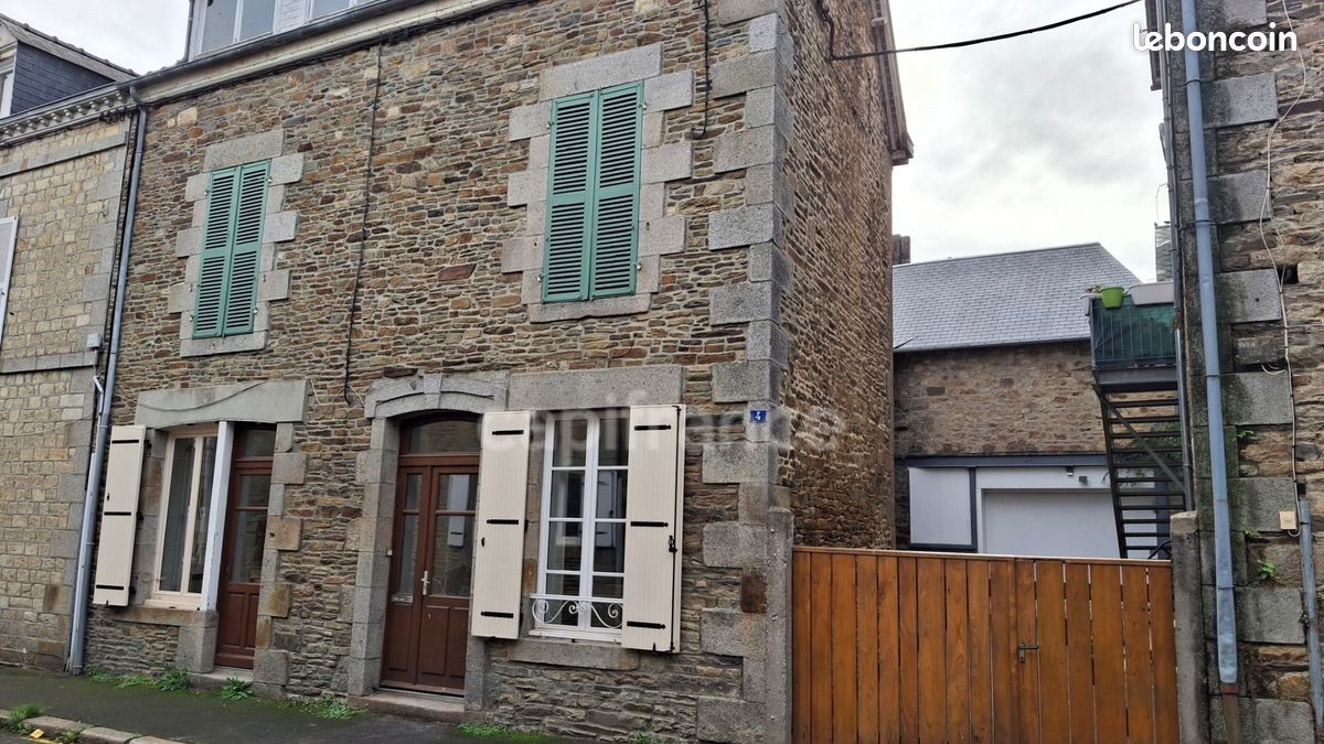 Immeuble 6 pièces 126 m² · à Val-Couesnon · 126 m² · 152 000 €