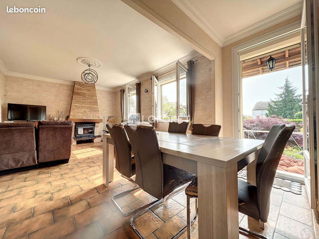 Pavillon 5 pièces 110 m² - Vernoux-en-Gâtine 79240 (image principale 0)