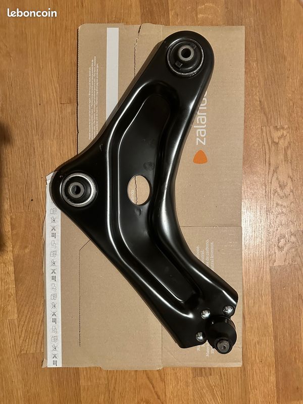 Triangle Avant Gauche Pour Peugeot 407 Coupé 2.7 HDI - Pièce D'occasion - Garantie 3 Mois