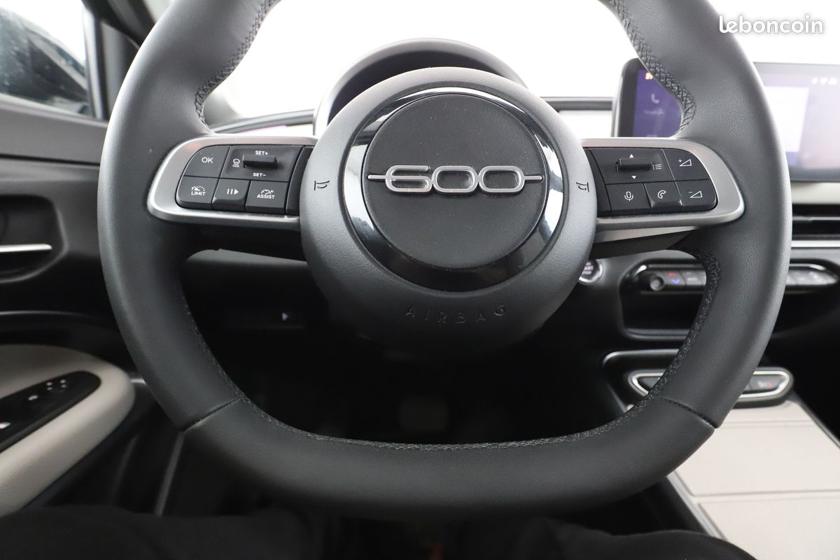 Fiat 600 Electrique 54 kWh La Prima 156 ch (image 17)