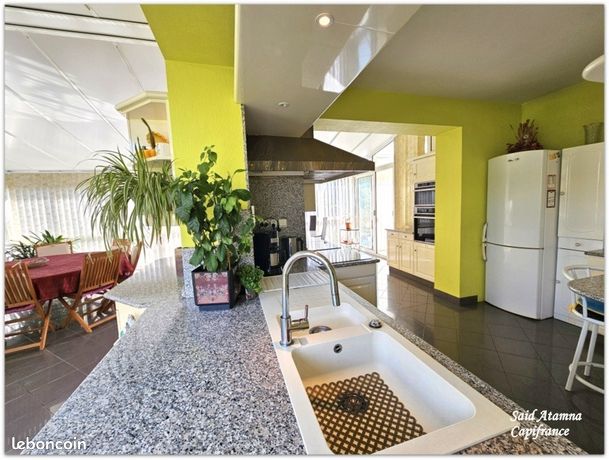 Maison 7 pièces 256 m²