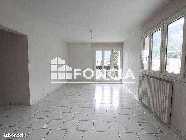 Appartement 3 pièces 67 m² · à Meylan · 67 m² · 942 €