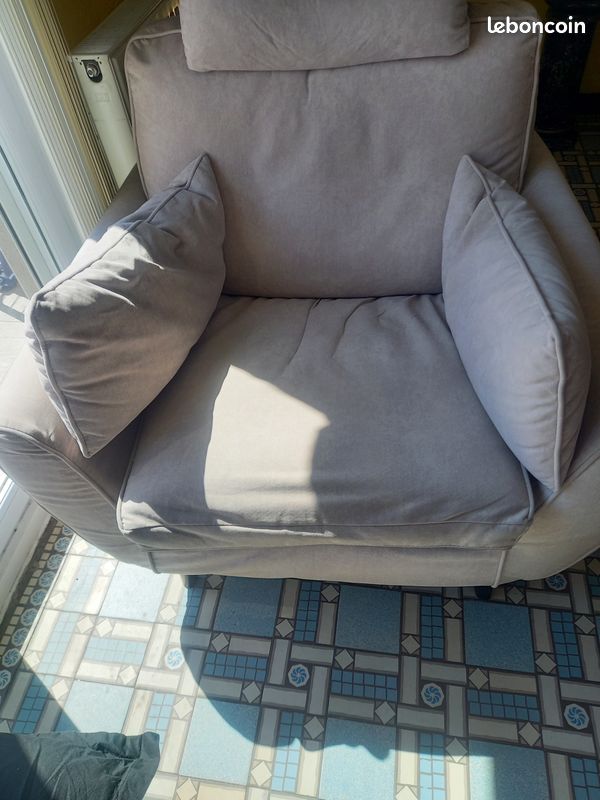 2 Fauteuils et un pouf en tissu de chez poltronesofa (image 2)