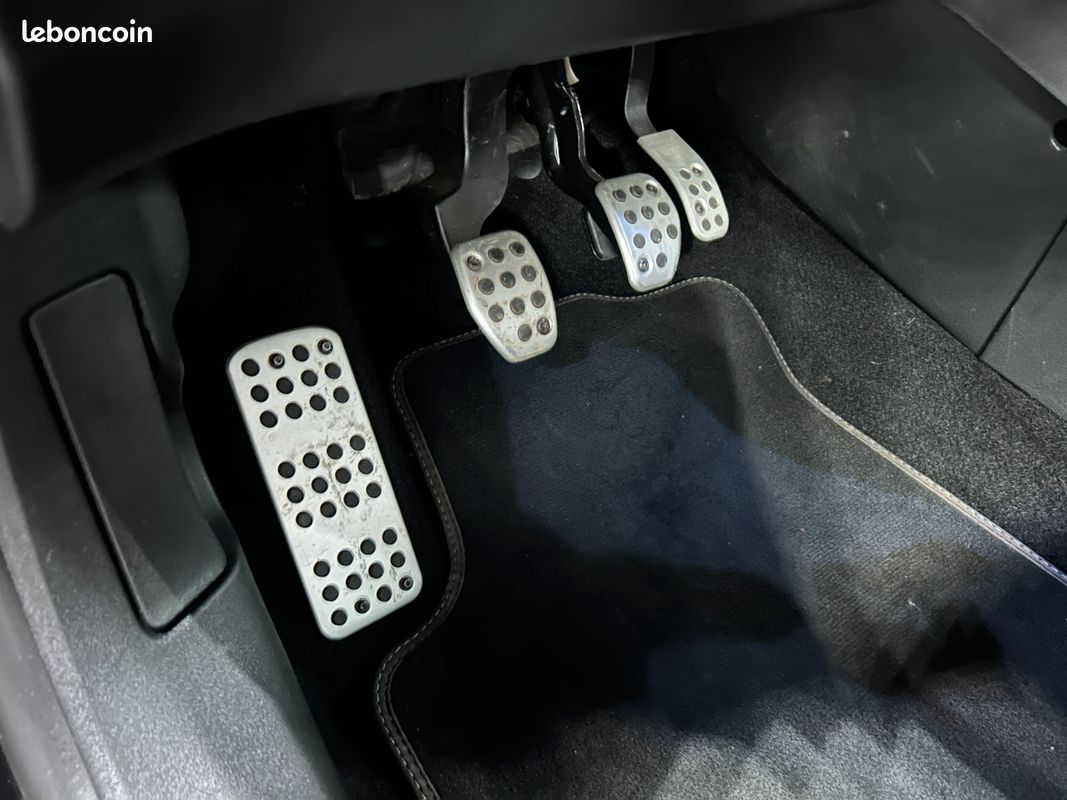 Ds ds3 cabrio 1.6l thp 208 bvm6 performance black special + carplay + camera recul + sieges performance + full black (image 8)