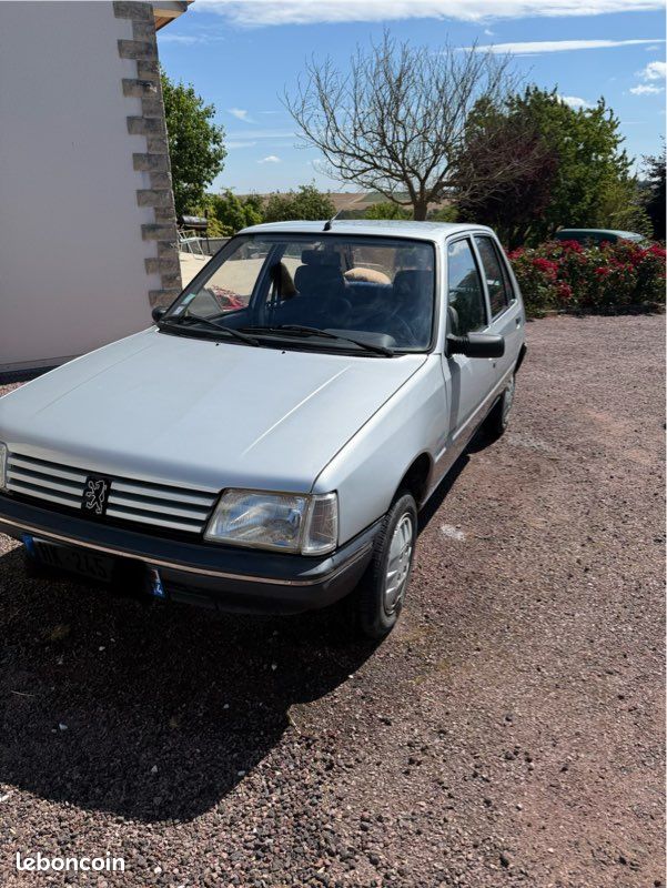 205 junior 1990 (image 2)
