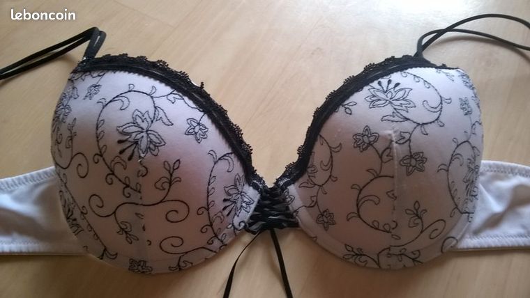 Soutien-Gorge Noir Dentelle 95B - EDC By Esprit - Motifs Cupidon, Chaîne Argentée