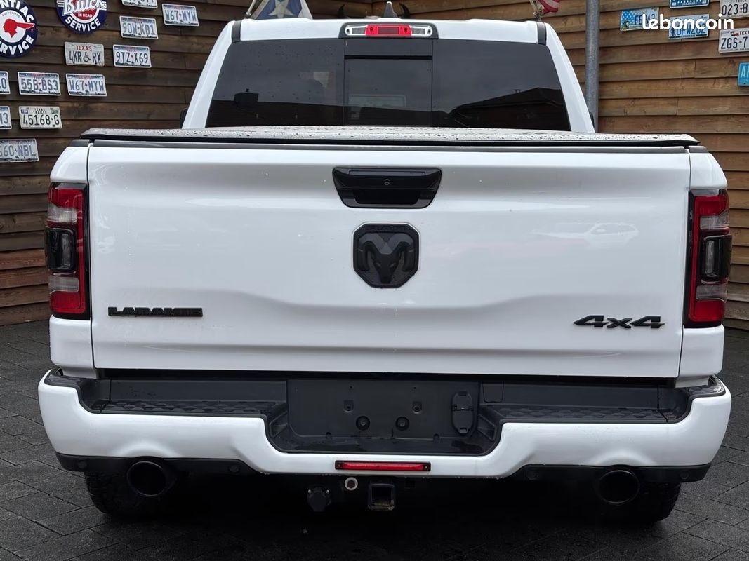 Dodge RAM 1500 Laramie Night Edition LPG 5.7 V8 HEMI 401 ch 4x4 – Écran 12” – Harman Kardon (image 3)