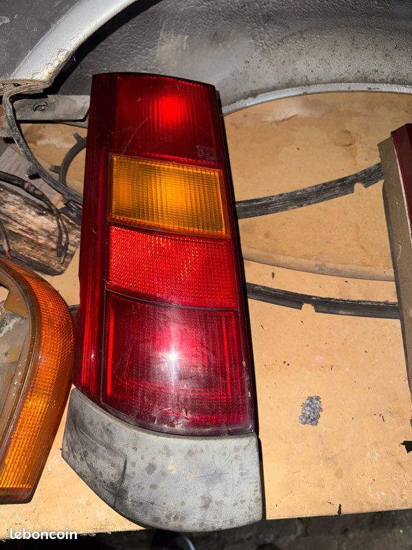 Feux arrière Renault 5 (image 2)
