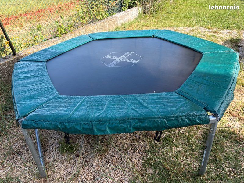 Trampoline extérieur 240 avec bâche de protection (image 1)
