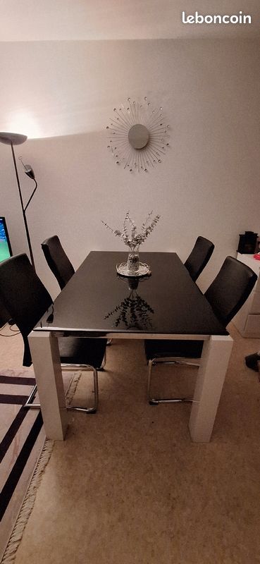 Table en verre trempé (image 1)